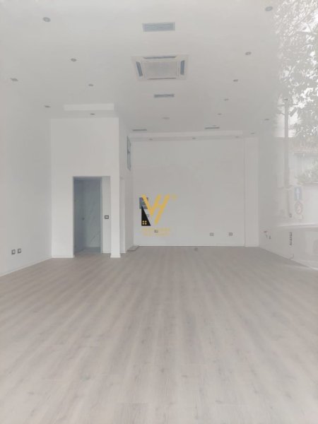 Tirane, shitet dyqan Kati 0, 62 m² 174.000 € (RRUGA E DIBRES)