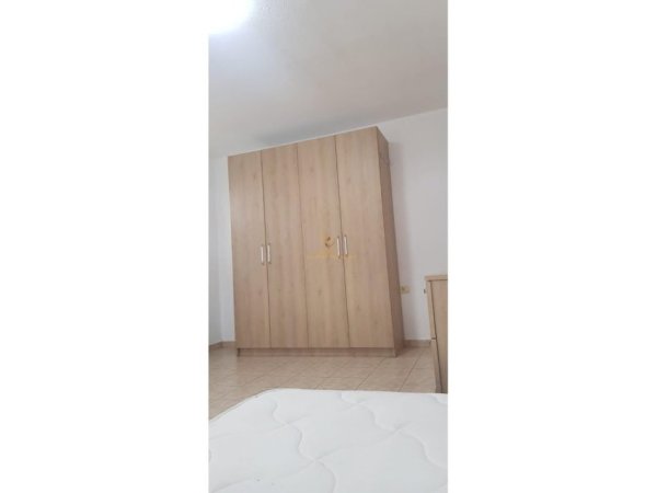 Tirane, jepet me qera apartament 2+1 Kati 4, 80 m² 550 € (rruga ymer kurti , pas postes nr 8)