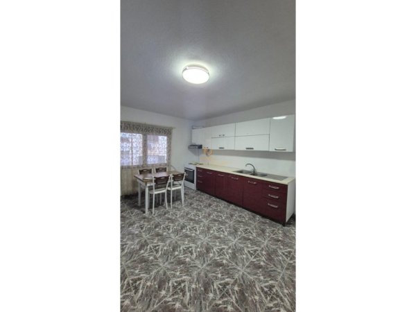 Tirane, jepet me qera apartament 2+1 Kati 4, 80 m² 550 € (rruga ymer kurti , pas postes nr 8)