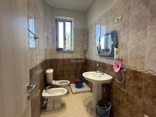Tirane, jepet me qera apartament 2+1 Kati 2, 77 m² 550 € 