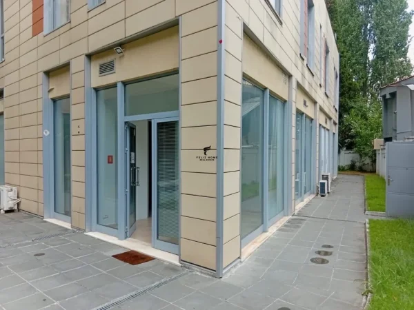 Tirane, jepet me qera dyqan Kati 0, 70 m² 900 € (RRUGA E ELBASANIT)