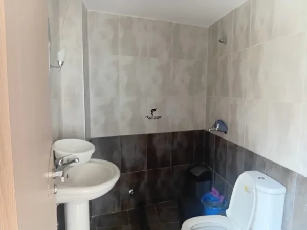 Tirane, jepet me qera dyqan Kati 0, 70 m² 900 € (RRUGA E ELBASANIT)