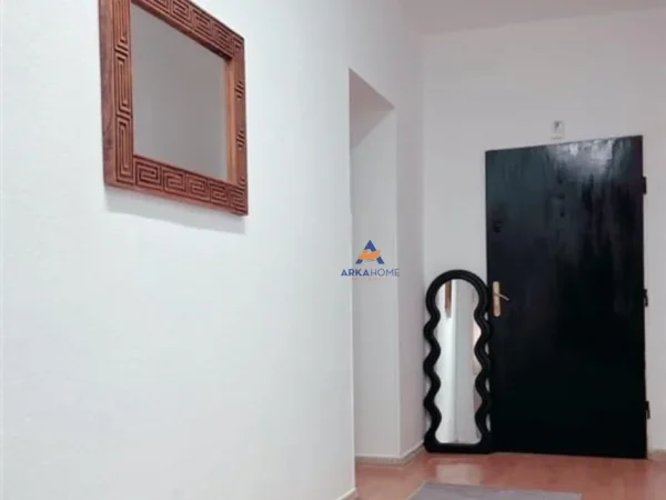 Tirane, shitet apartament 3+1+Ballkon Kati 1, 106 m² 175.000 € (BRRYLI,MINISTRIA E JASHTME)