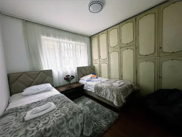 Tirane, shitet apartament 3+1+Ballkon Kati 1, 106 m² 175.000 € (BRRYLI,MINISTRIA E JASHTME)