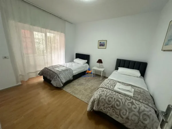 Tirane, shitet apartament 3+1+Ballkon Kati 1, 106 m² 175.000 € (BRRYLI,MINISTRIA E JASHTME)