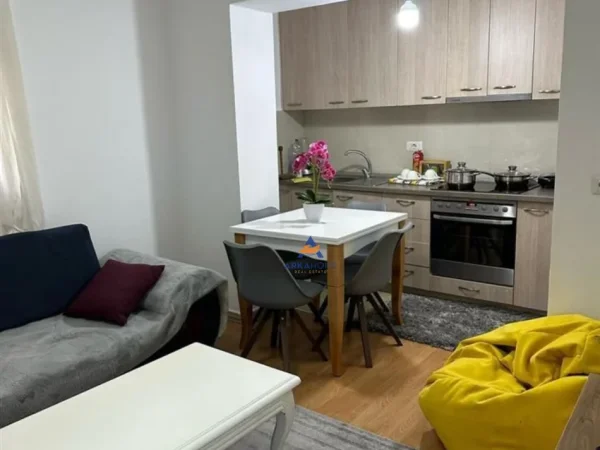 Tirane, shitet apartament 3+1+Ballkon Kati 1, 106 m² 175.000 € (BRRYLI,MINISTRIA E JASHTME)