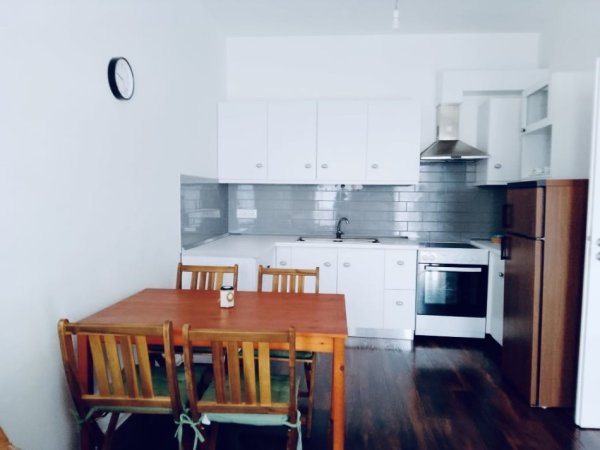 Tirane, jepet me qera apartament 1+1+Ballkon Kati 7, 60 m² 490 € 