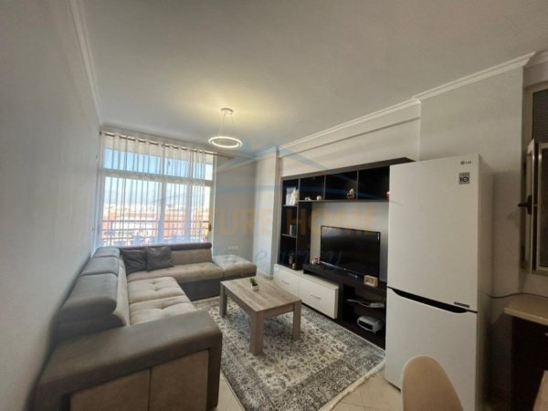 Tirane, jepet me qera apartament 1+1 Kati 3, 57 m² 500 € (Selite)