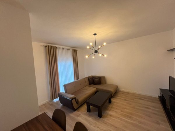 Tirane, jepet me qera apartament 2+1+Ballkon Kati 2, 105 m² 700 € (Rruga Bardhyl, prane shkolles Kongresi i Lushnjes)