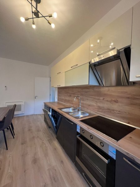 Tirane, jepet me qera apartament 2+1+Ballkon Kati 2, 105 m² 700 € (Rruga Bardhyl, prane shkolles Kongresi i Lushnjes)