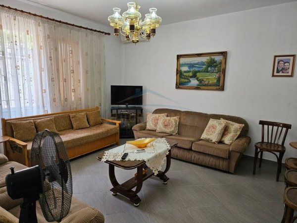 Tirane, jepet me qera shtepi 2+1 Kati 0, 1.200 € 