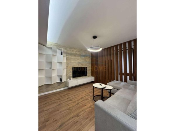 Tirane, jepet me qera apartament 2+1 Kati 2, 120 m² 800 € (Komuna e Parisit)