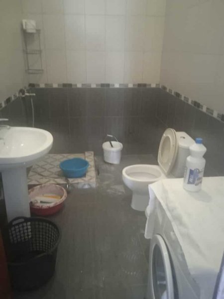 Tirane, jepet me qera apartament 1+1+Ballkon Kati 6, 85 m² 280 € (Prane Thesarit te shtetit)