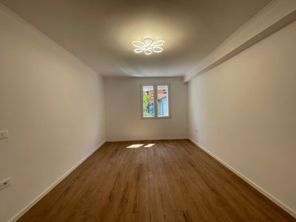 Tirane, shes apartament 1+1 Kati 3, 42 m² 135.000 € 