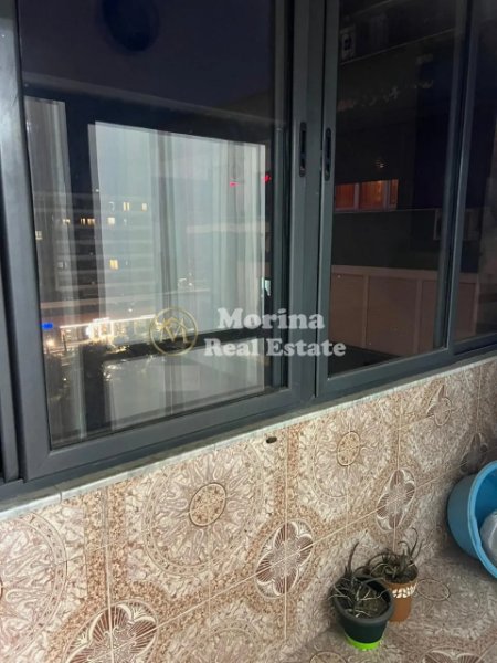 Tirane, jepet me qera apartament 1+1 Kati 8, 60 m² 350 € (Pallati me Shigjeta)
