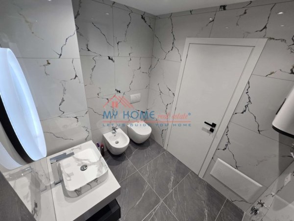 Tirane, shitet apartament 2+1+Ballkon Kati 6, 84 m² 215.000 € (21 Dhjetori)
