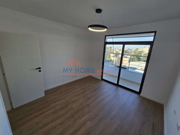 Tirane, shitet apartament 2+1+Ballkon Kati 6, 84 m² 215.000 € (21 Dhjetori)
