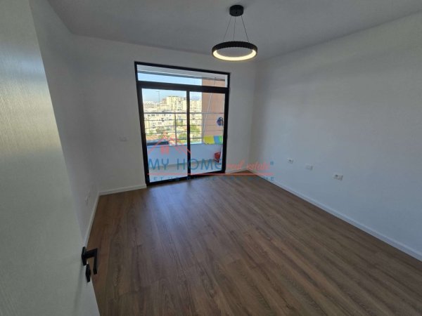 Tirane, shitet apartament 2+1+Ballkon Kati 6, 84 m² 215.000 € (21 Dhjetori)