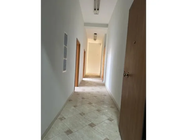Tirane, shitet ambjent biznesi Kati 1, 240 m² 500.000 € 