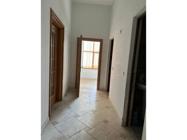 Tirane, shitet ambjent biznesi Kati 1, 240 m² 500.000 € 
