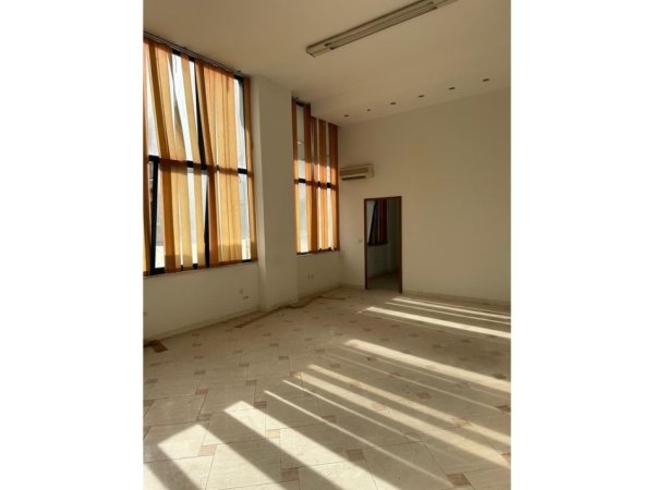 Tirane, shitet ambjent biznesi Kati 1, 240 m² 500.000 € 