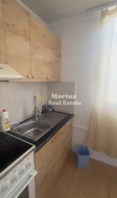 Tirane, jepet me qera apartament 1+1 Kati 1, 45 m² 400 € (Komuna e Parisit)