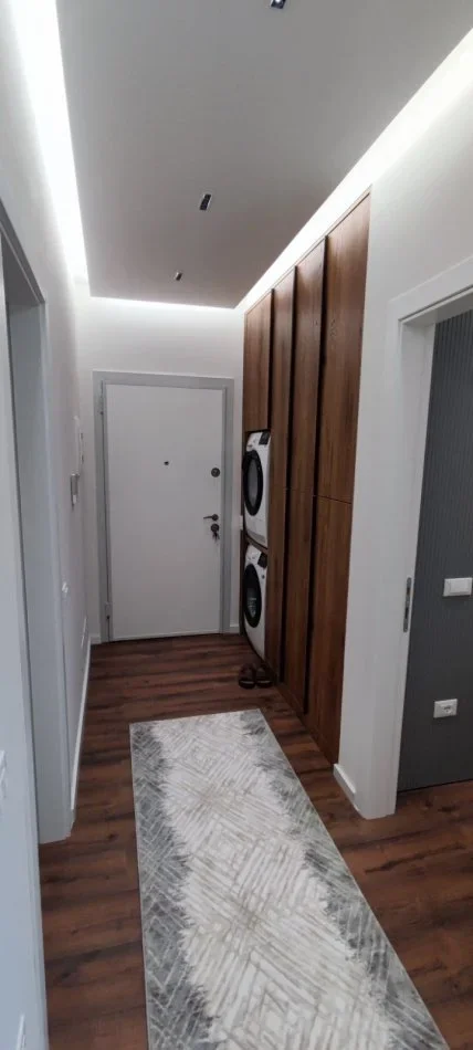 Tirane, jepet me qera apartament 2+1+Ballkon Kati 4, 114 m² 900 € (Myslym Shyri)
