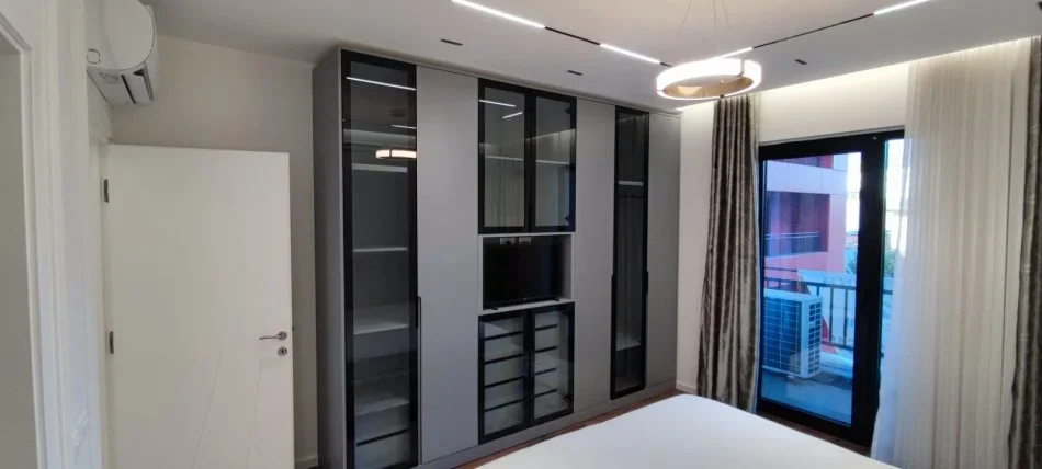 Tirane, jepet me qera apartament 2+1+Ballkon Kati 4, 114 m² 900 € (Myslym Shyri)