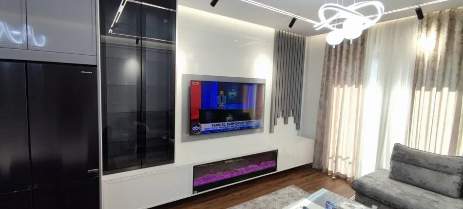 Tirane, jepet me qera apartament 2+1+Ballkon Kati 4, 114 m² 900 € (Myslym Shyri)