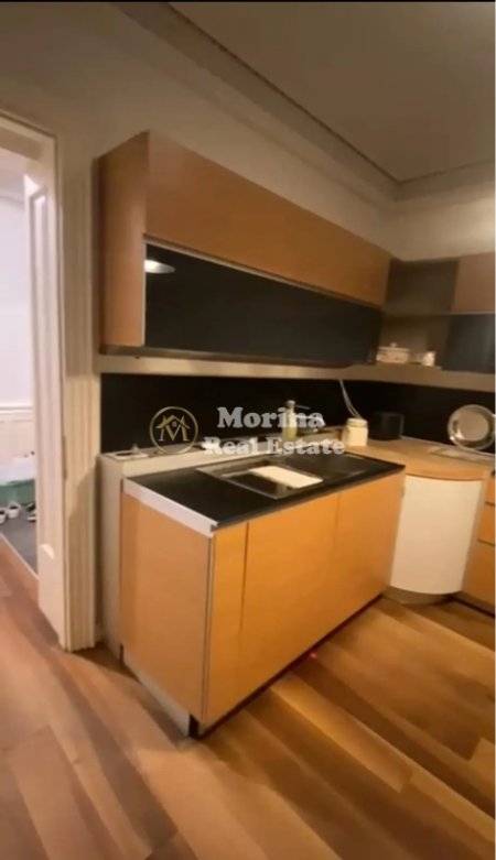 Tirane, jepet me qera apartament 2+1 Kati 2, 80 m² 800 € (Shkolla e Kuqe)