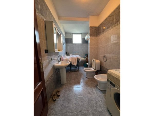 0683487469 Tirane, jepet me qera apartament 2+1 Kati 2, 107 m² 750 € (Rruga Qemal Stafa , Prane Shkolles Kuqe)