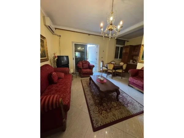 0683487469 Tirane, jepet me qera apartament 2+1 Kati 2, 107 m² 750 € (Rruga Qemal Stafa , Prane Shkolles Kuqe)