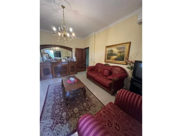0683487469 Tirane, jepet me qera apartament 2+1 Kati 2, 107 m² 750 € (Rruga Qemal Stafa , Prane Shkolles Kuqe)