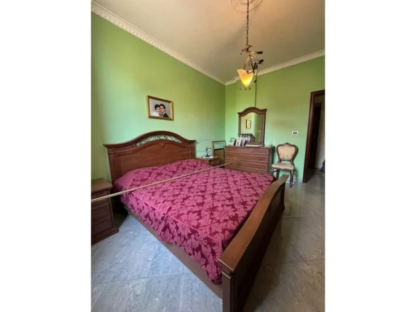 0683487469 Tirane, jepet me qera apartament 2+1 Kati 2, 107 m² 750 € (Rruga Qemal Stafa , Prane Shkolles Kuqe)