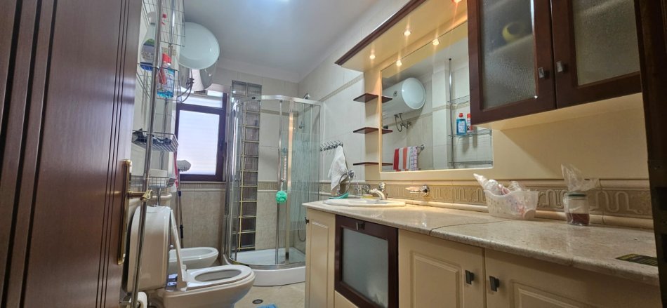 Tirane, jepet me qera apartament 2+1 Kati 2, 80 m² 650 € (Rruga Ali Demi)
