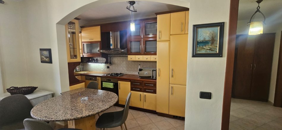 Tirane, jepet me qera apartament 2+1 Kati 2, 80 m² 650 € (Rruga Ali Demi)