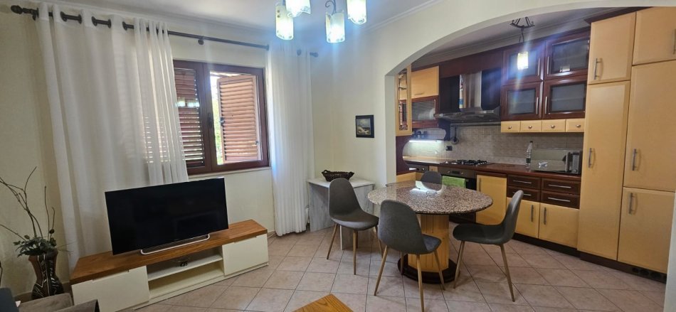 Tirane, jepet me qera apartament 2+1 Kati 2, 80 m² 650 € (Rruga Ali Demi)