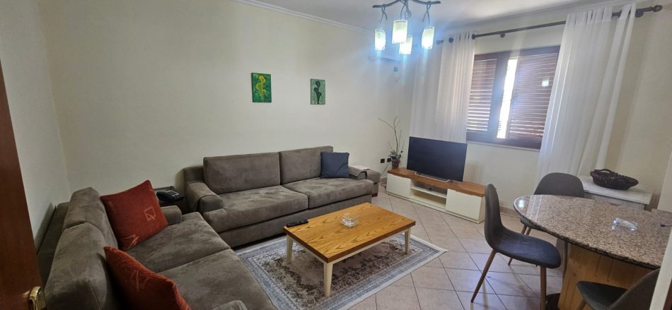 Tirane, jepet me qera apartament 2+1 Kati 2, 80 m² 650 € (Rruga Ali Demi)