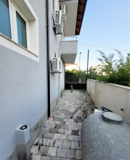 Kavaje, shitet Vile 3+1+Aneks+Ballkon Kati 2, 193 m² 1 € (Kavaje,Shetitorja" Taulantia")