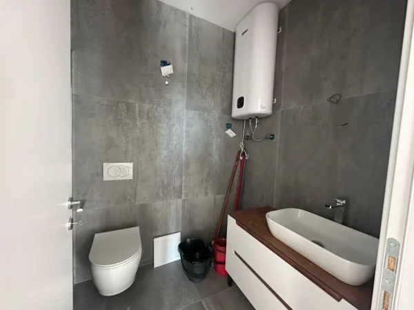 Tirane, jepet me qera zyre Kati 4, 90 m² 1.300 € (Lake View Residence)
