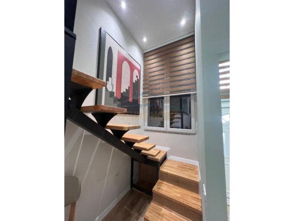 Tirane, shitet apartament Dublex Kati 1, 45 m² 115.000 € (PALLLATI ME SHIGJETA)