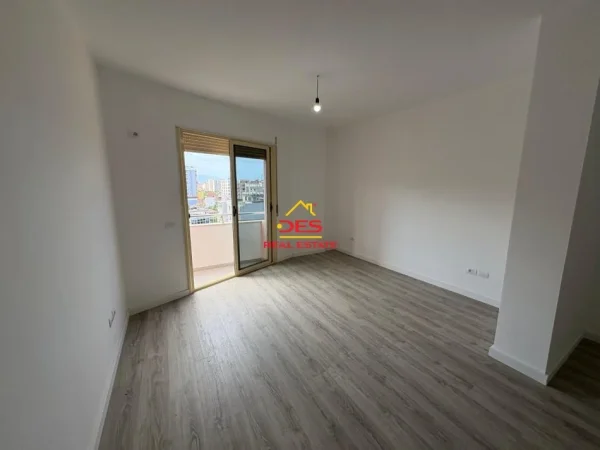 Vlore, shitet apartament 1+1+Ballkon Kati 5, 84 m² 98.000 € (Rruga Sulejman Delvina)