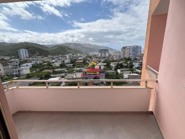 Vlore, shitet apartament 1+1+Ballkon Kati 5, 84 m² 98.000 € (Rruga Sulejman Delvina)