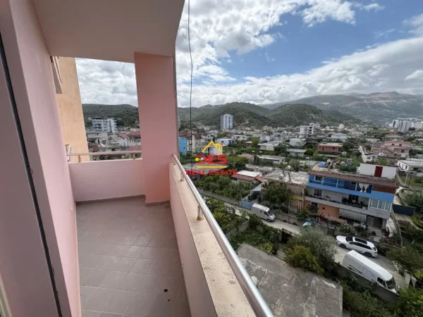 Vlore, shitet apartament 1+1+Ballkon Kati 5, 84 m² 98.000 € (Rruga Sulejman Delvina)