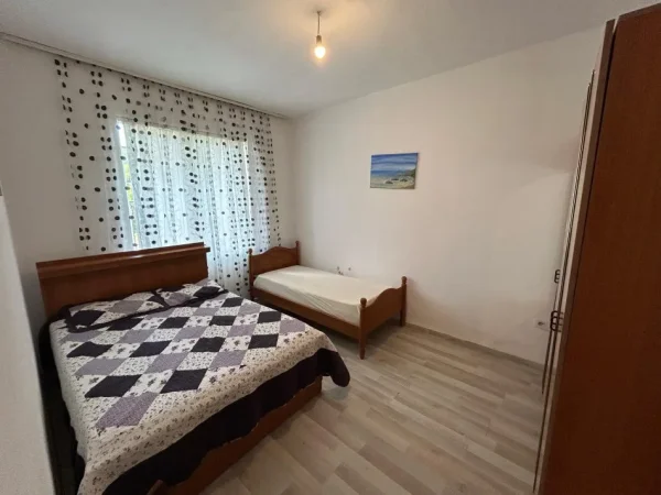 Tirane, jepet me qera apartament 3+1 Kati 1, 100 m² 500 € (rruga stavri themeli)
