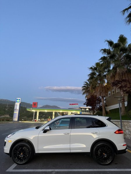 Tirane, shitet SUV | Xhip Porsche Cayenne Super Full Options Benzin, e bardhë automatik Klima 160.000 km 21.000 €