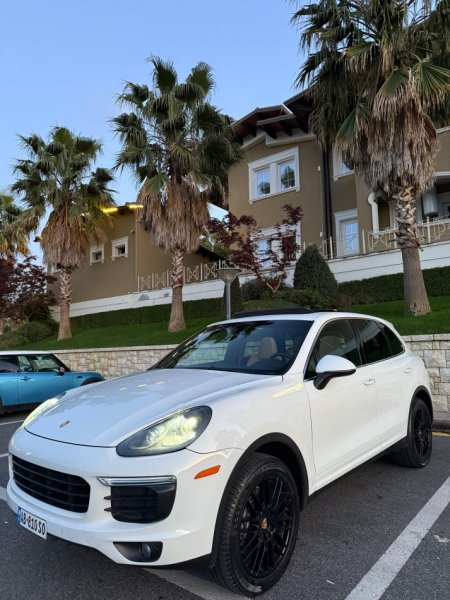 Tirane, shitet SUV | Xhip Porsche Cayenne Super Full Options Benzin, e bardhë automatik Klima 160.000 km 21.000 €