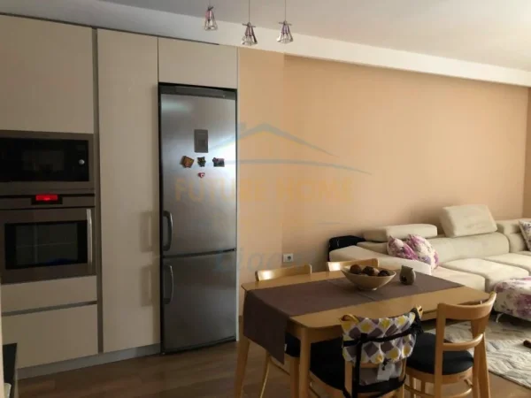 Tirane, jepet me qera apartament 2+1 Kati 3, 109 m² 950 €  LI54941