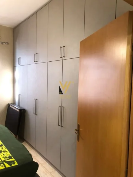 Tirane, jepet me qera apartament 1+1+Ballkon Kati 4, 80 m² 600 € (QENDER)