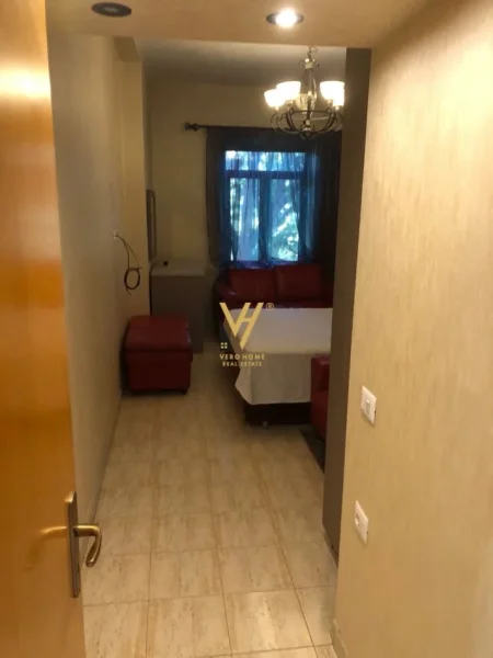 Tirane, jepet me qera apartament 1+1+Ballkon Kati 4, 80 m² 600 € (QENDER)